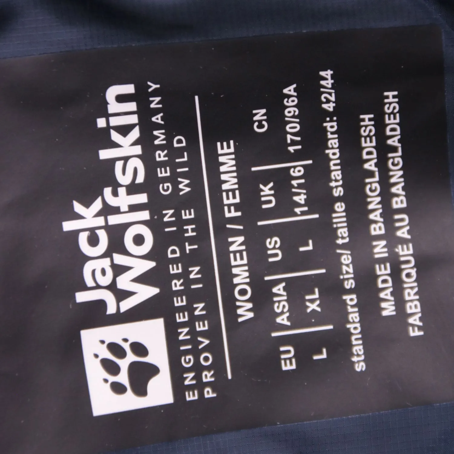 Тёмно-синяя куртка Jack Wolfskin с капюшоном, размер 48 (L)